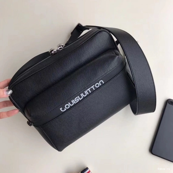 Vuitton Messenger Louis 0720